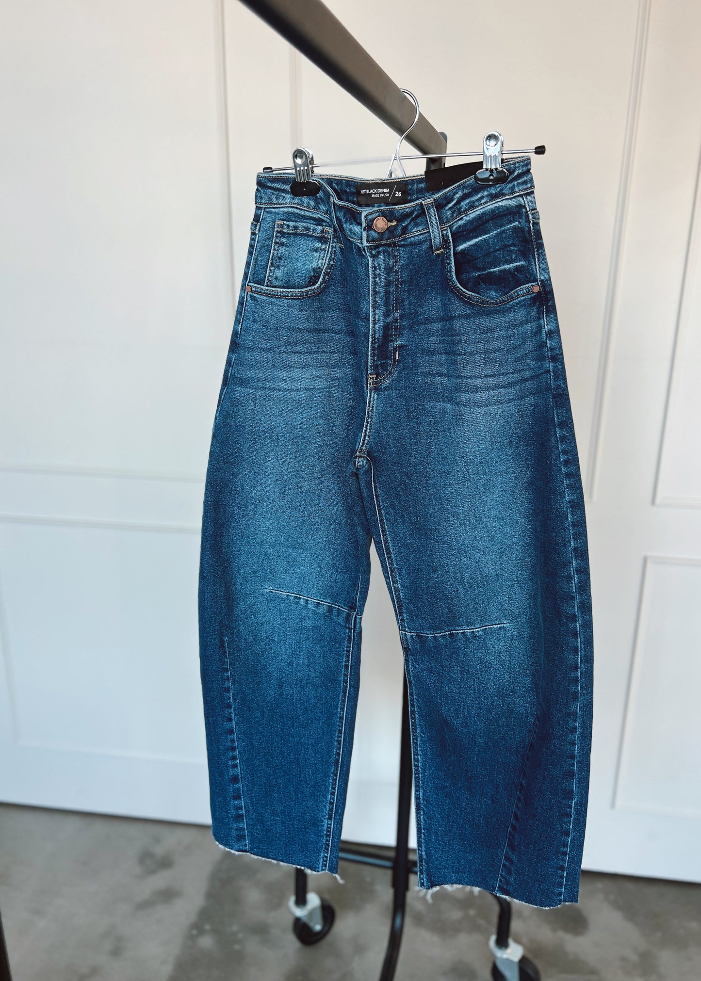 Barrel Jeans with Seams